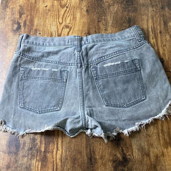 Free People charcoal wash gray denim jean fray shorts embroider Sz 27 - Picture 4 of 8